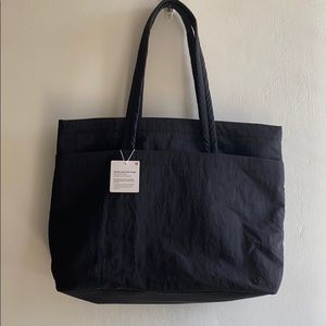 Lululemon on my level tote *large. NWT.